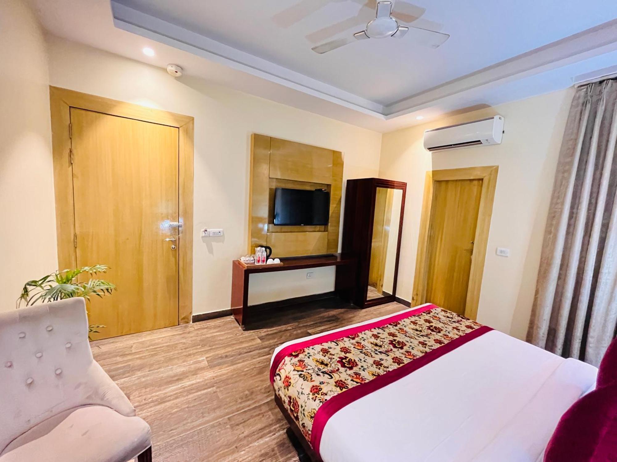 Hotel Banz Near Indira Gandhi Airport Delhi Ню Делхи Екстериор снимка