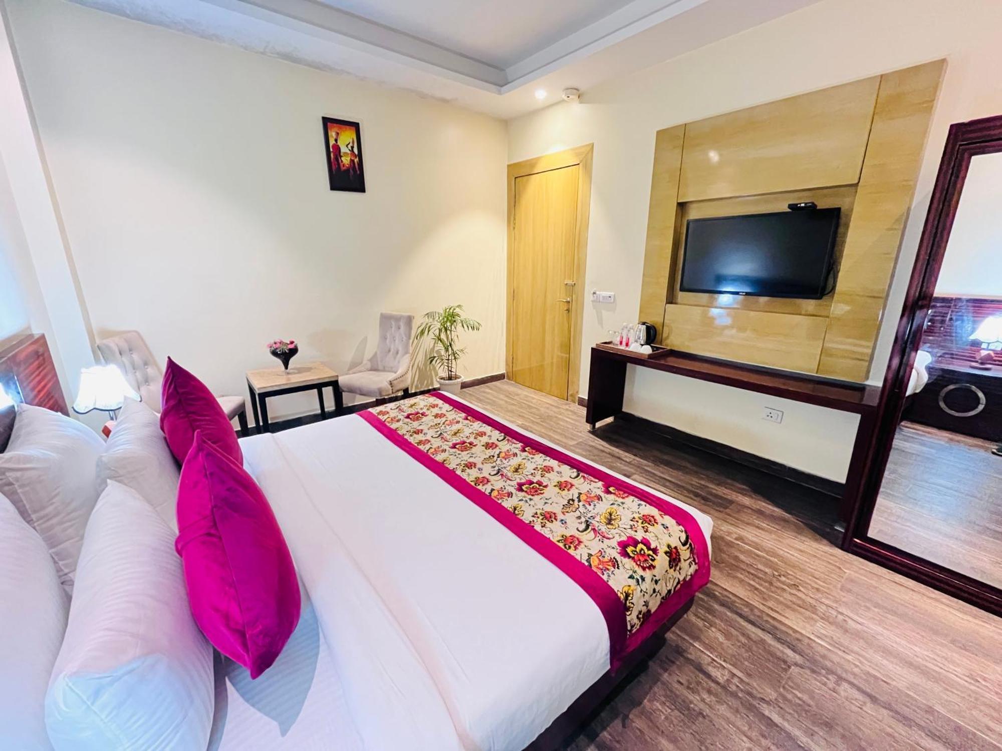 Hotel Banz Near Indira Gandhi Airport Delhi Ню Делхи Екстериор снимка
