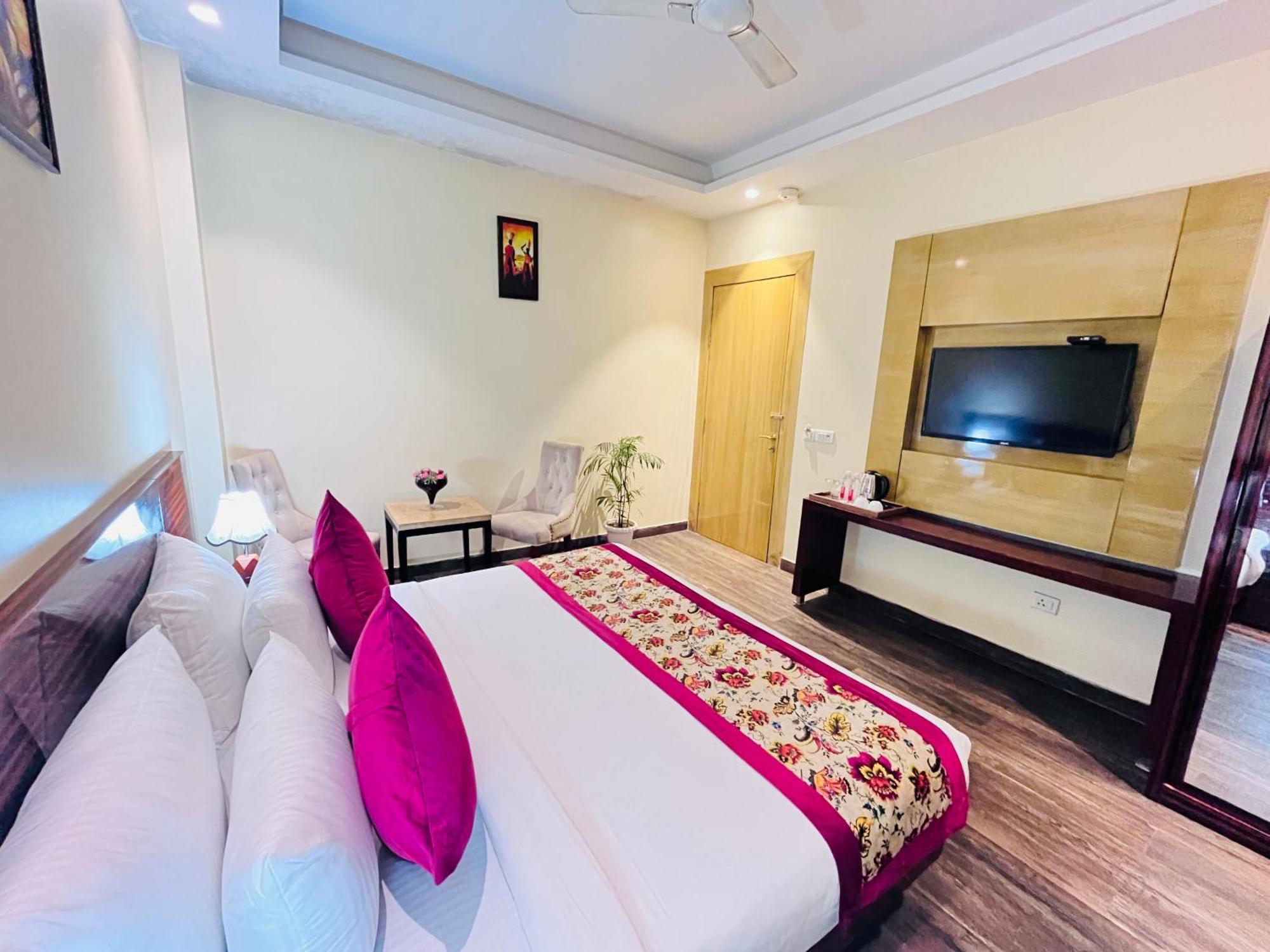 Hotel Banz Near Indira Gandhi Airport Delhi Ню Делхи Екстериор снимка