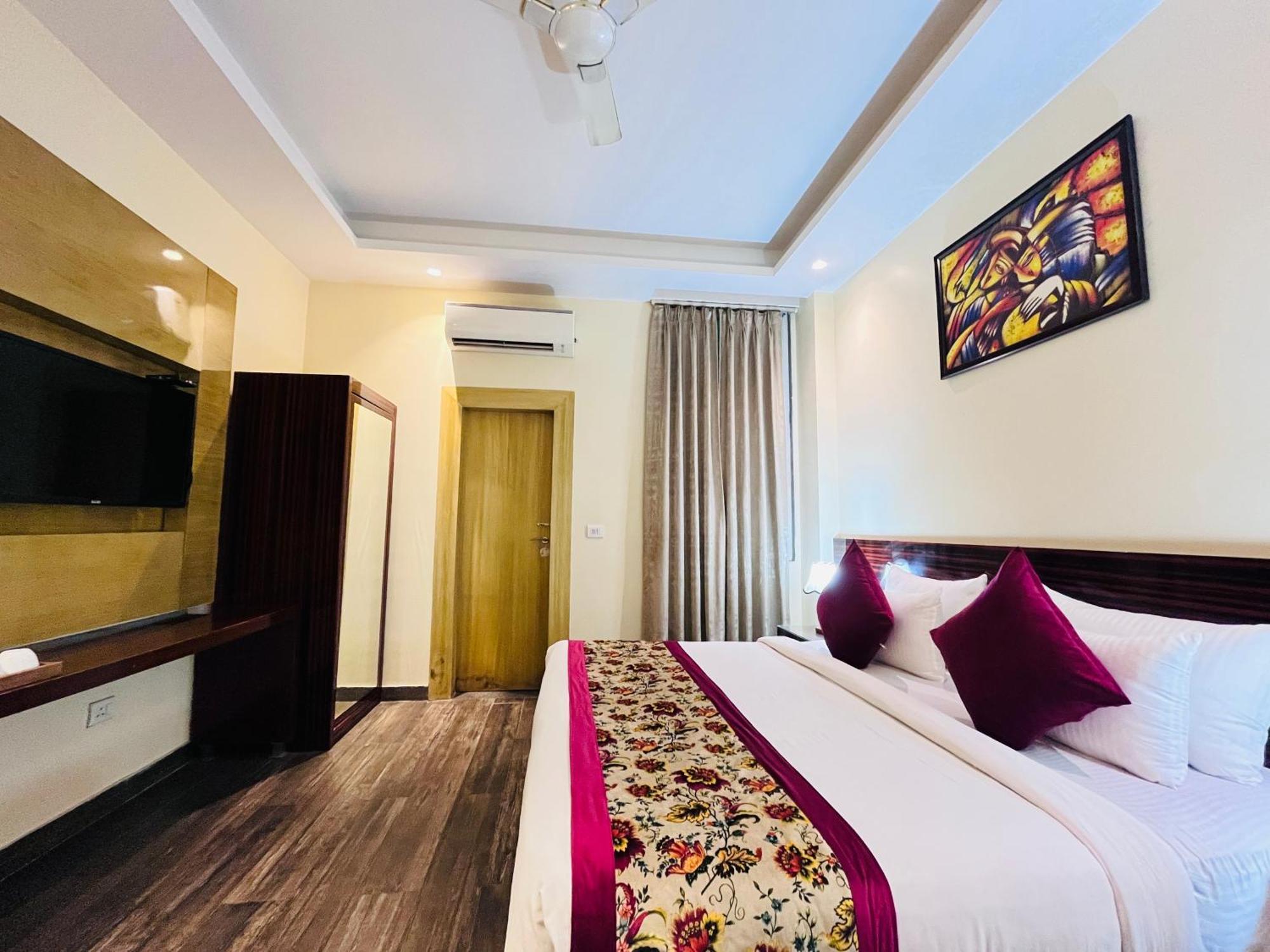 Hotel Banz Near Indira Gandhi Airport Delhi Ню Делхи Екстериор снимка