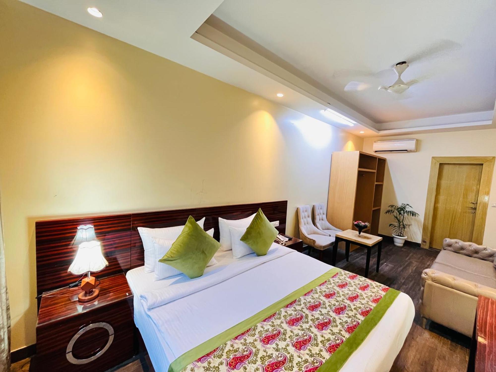 Hotel Banz Near Indira Gandhi Airport Delhi Ню Делхи Екстериор снимка