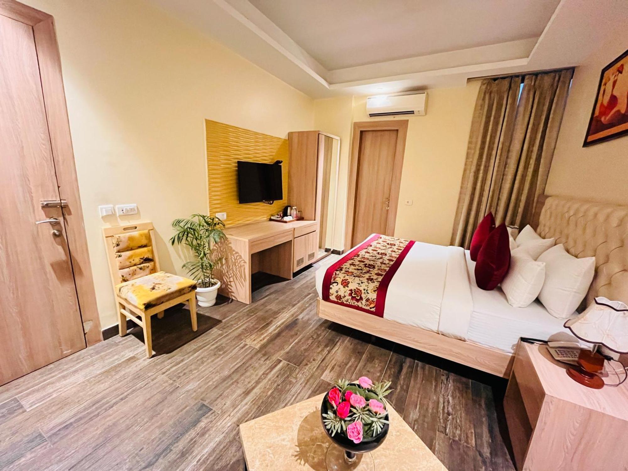 Hotel Banz Near Indira Gandhi Airport Delhi Ню Делхи Екстериор снимка