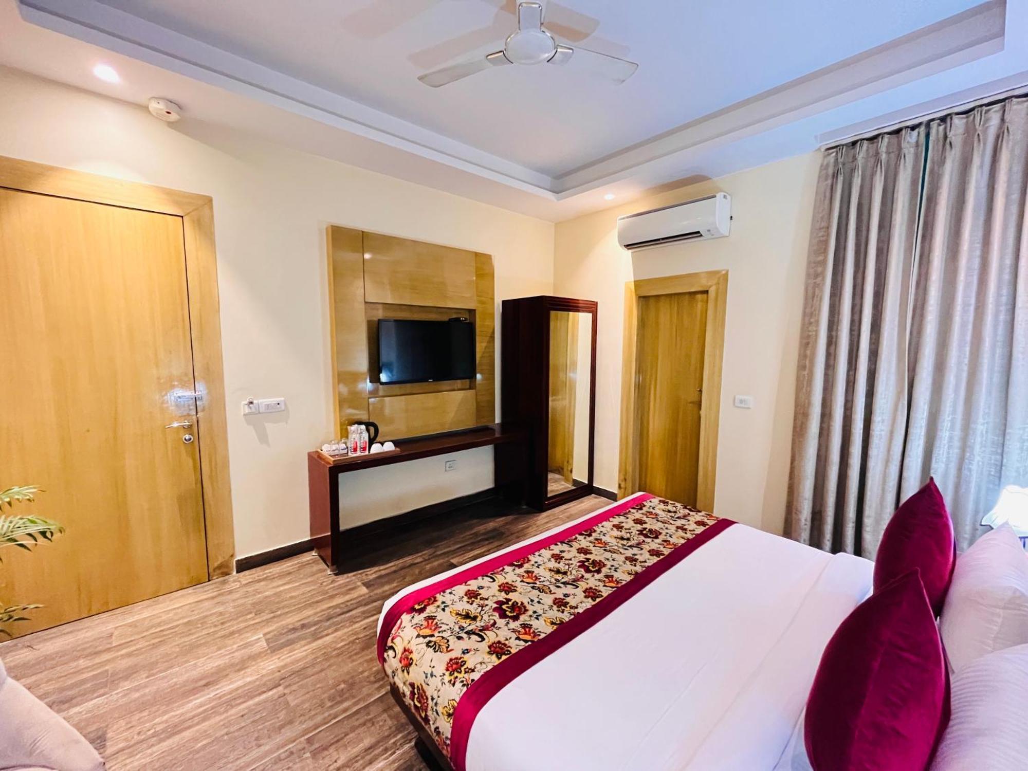 Hotel Banz Near Indira Gandhi Airport Delhi Ню Делхи Екстериор снимка
