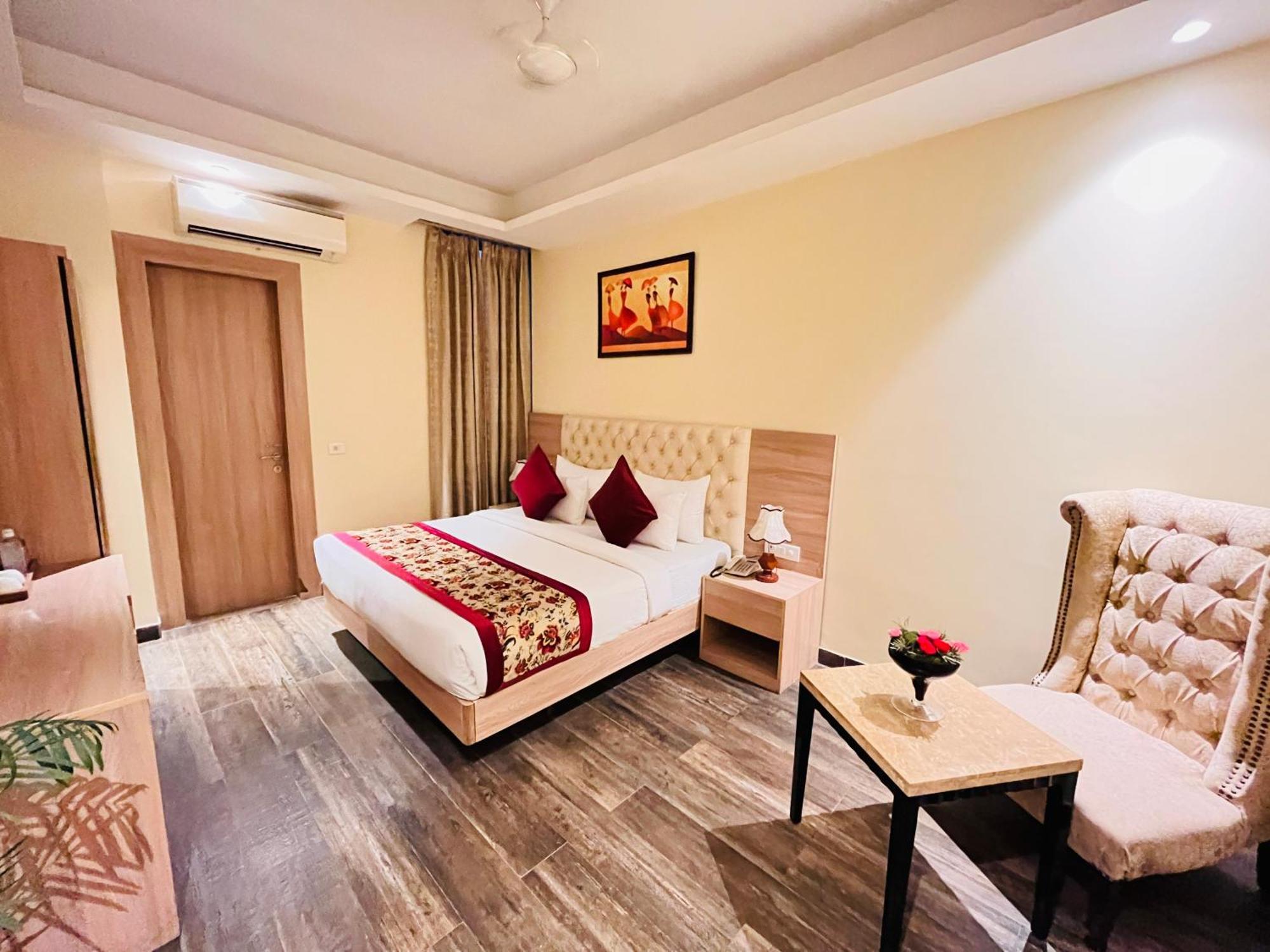 Hotel Banz Near Indira Gandhi Airport Delhi Ню Делхи Екстериор снимка