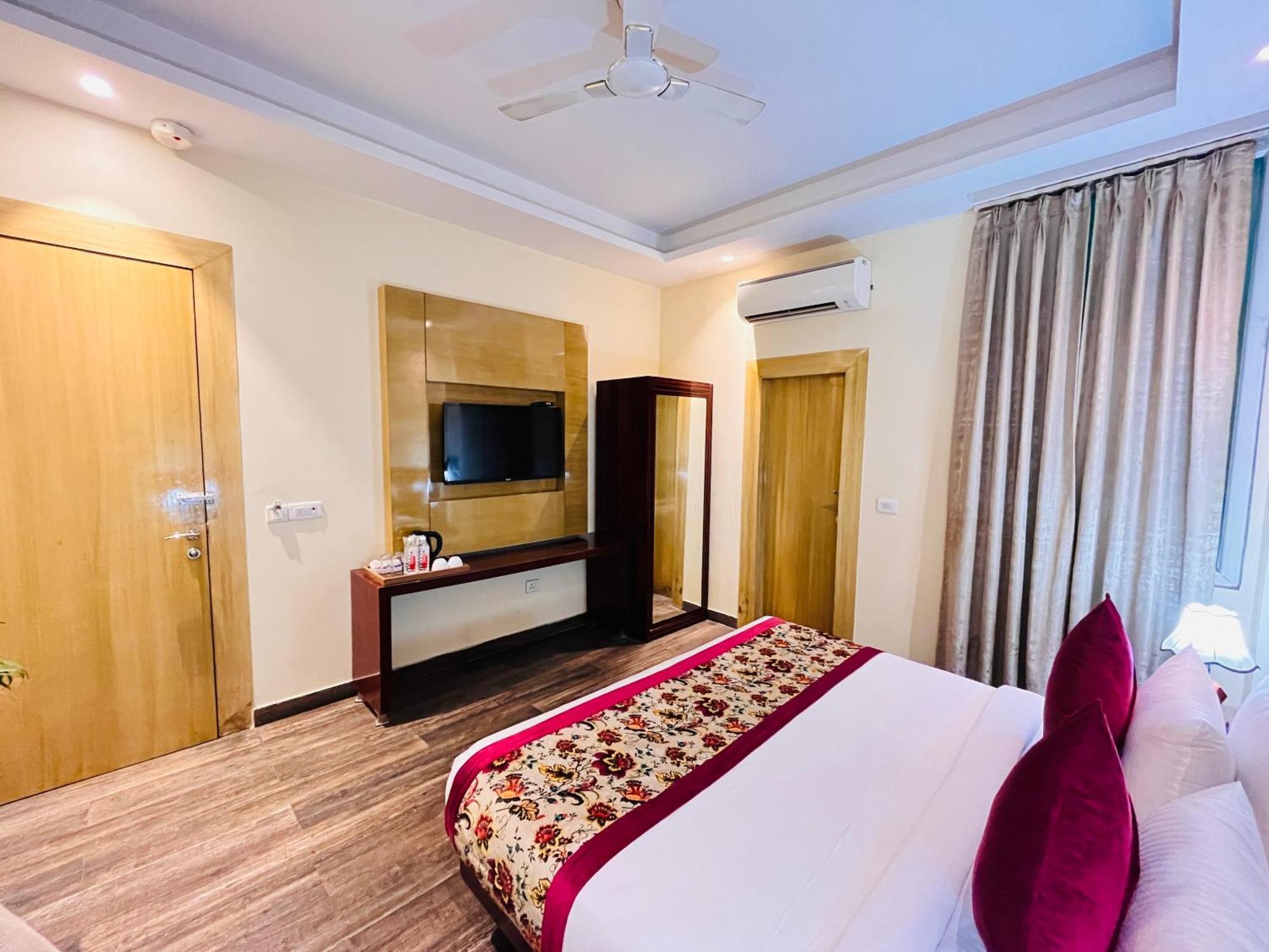 Hotel Banz Near Indira Gandhi Airport Delhi Ню Делхи Екстериор снимка