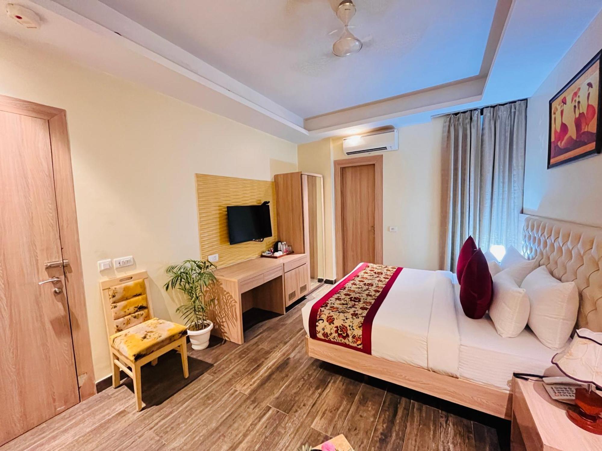Hotel Banz Near Indira Gandhi Airport Delhi Ню Делхи Екстериор снимка