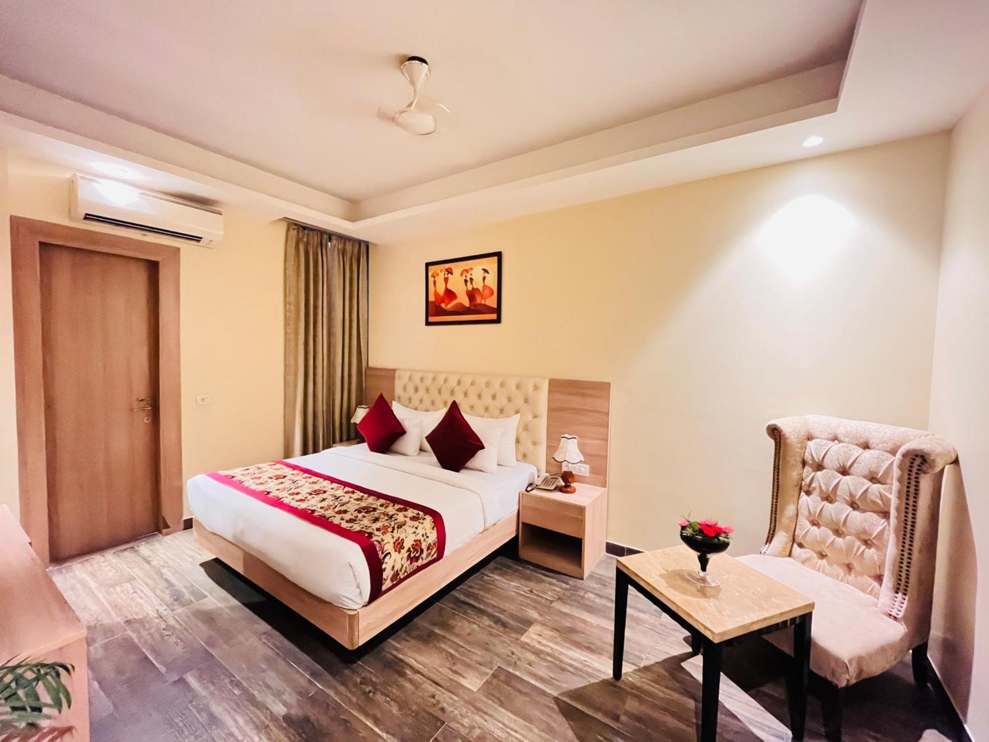 Hotel Banz Near Indira Gandhi Airport Delhi Ню Делхи Екстериор снимка