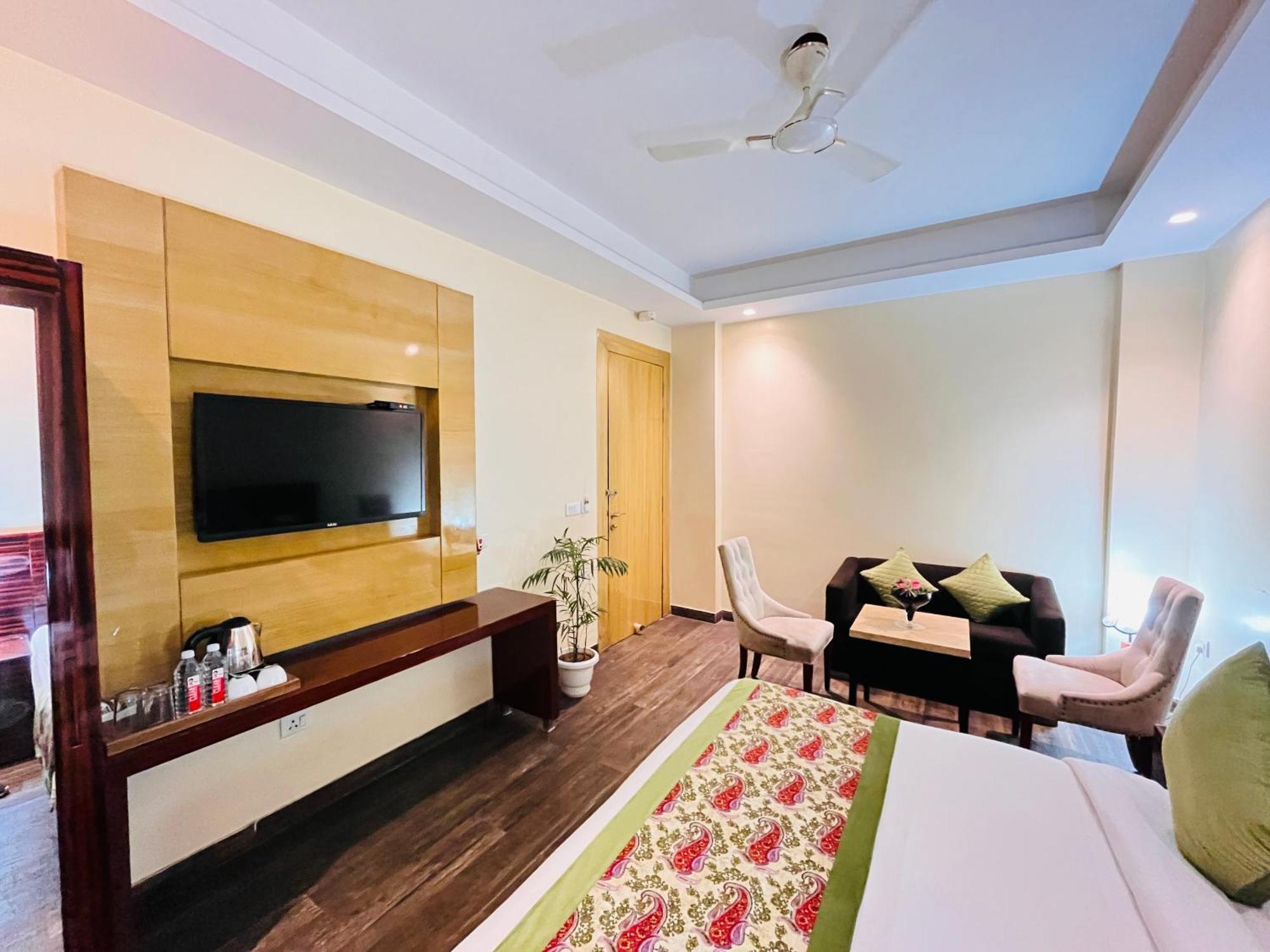 Hotel Banz Near Indira Gandhi Airport Delhi Ню Делхи Екстериор снимка